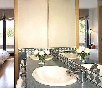 Apartamentos Marbella Барселона Экстерьер фото